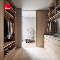 Armoire moderne Alland avec éclairage LED, style dalle en placage de noyer, en bois massif