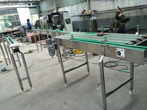 Özelleştirilmiş Otomatik Mühendislik Plastikleri İçecek Şişesi Bantlı Konveyör, Dolum Makineleri ile SUS304 Yüksek Kapasiteli - Product Image 3