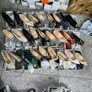 أحذية نسائية مسطحة كبيرة الحجم 41-43 مع إبزيم معدني، أحذية مسطحة مدببة ذات فتحة ضحلة، أحذية فردية بالجملة - Product Image 2