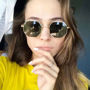 Gafas de Sol de Moda Vintage 2020, Montura Pequeña de Aleación, Lentes Rosas con Protección UV400, Gafas de Sol Poligonales para Hombre y Mujer - Product Image 3