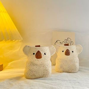 Velas hechas a mano de cera de lujo de cerámica de Koala lindo superventas en tarro de cerámica velas aromáticas mechas de madera <span class=keywords><strong>vela</strong></span> perfumada - Product Image 6