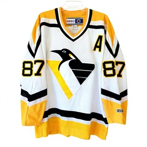 Maillot de hockey sur glace blanc imprimé pour homme, col en V, personnalisable avec le nom de l'équipe, rayures rouges/noires, 100 % polyester, impression par sublimation, coupe athlétique - Product Image 5