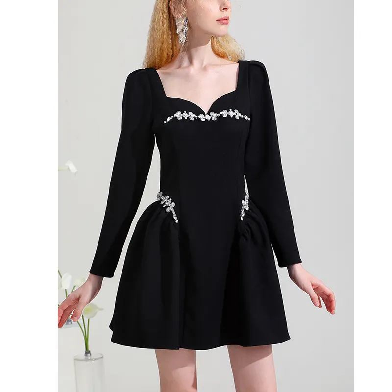 New dress in early spring of 2023 female French Hepburn style elegant and chic square neck nail drill small black dress