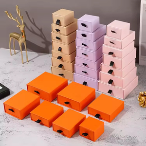 Caja de Joyería Cuadrada de Papel Kraft con Diseño Único para Collares y Pulseras, Elegante Estuche de Regalo - Product Image 2