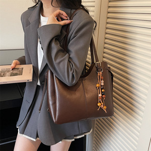 Bolso Tote Vintage <span class=keywords><strong>de</strong></span> Gran Capacidad en Color Sólido para Mujer, con Cierre <span class=keywords><strong>de</strong></span> Cremallera, Nuevo y Moderno, para el Trabajo o Viajes Diarios, con Adornos <span class=keywords><strong>de</strong></span> <span class=keywords><strong>Cuentas</strong></span>, en Poliéster - Product Image 3