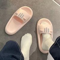 Vente en gros de chaussons souples à plateforme pour femmes de plage différents légers de couleur pour femmes