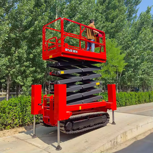 La máquina de elevación de tijera está alimentada por una barandilla para transporte vertical en el piso de la fábrica - Product Image 5