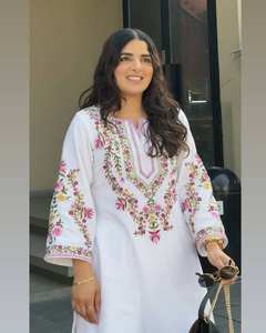 ชุดผ้าไหมเครปธรรมชาติสไตล์โมเดิร์น คอลเลคชั่นดีไซเนอร์ใหม่ พร้อมผ้าคลุมไหล่ ตัดเย็บสำเร็จ พร้อมสวมใส่ สำหรับงานปาร์ตี้ งานแต่งงาน สไตล์อินเดีย ปากีสถาน - Product Image 2