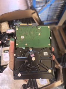 قرص صلب داخلي ST4000NM0035 سعة 4 تيرابايت بواجهة SATA 6 جيجابت/ثانية مقاس <span class=keywords><strong>3</strong></span>.5 بوصة بسرعة دوران 7200 دورة في الدقيقة لتخزين بيانات الخوادم - Product Image 4