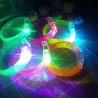 Bracelet LED bâtons lumineux personnalisés en gros Bracelet pour fournitures de fête