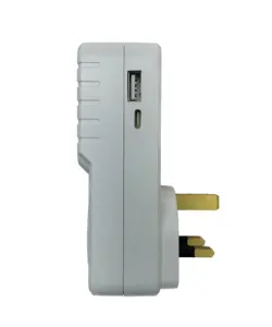 Pengisi Daya Ponsel USB Populer Tipe A + Tipe C 5V 2.1A Soket Universal UK Pasang Di Atas dan Di Bawah Pelindung Tegangan 13A 220V-240V