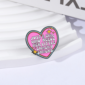 Pin de Esmalte con Forma de Corazón Rosa Romántico, Broche, Insignia de Solapa, Joyería, Regalos para Amigas, Solo una Chica que Necesita Su Pequeño Snack - Product Image 2