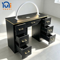 Table à ongles moderne de luxe, mobilier de salon haut de gamme avec plateau en pierre de quartz écologique et durable pour atelier de beauté et studio de manucure