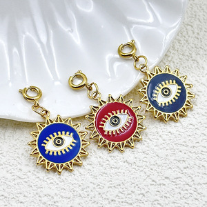 Amuletos Surtidos para Niños con Símbolos de Protección: Ojo Turco y Hamsa |   Collares con Colgante de Acero Inoxidable Chapado en Oro de 18K - Regalo de Moda - Product Image 4