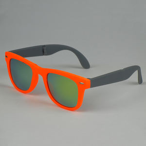 Vente en gros Lunettes de soleil pliantes classiques vintage Miroir personnalisé Protection UV400 Lunettes de soleil tendance Orange Gris Bleu Rouge Vert - Product Image 1