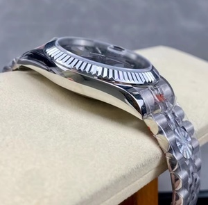 <span class=keywords><strong>Orologi</strong></span> di Lusso Personalizzati con Zaffiro 5A, <span class=keywords><strong>Orologi</strong></span> Meccanici <span class=keywords><strong>Automatici</strong></span> Luminosi di Design per Donne OEM ODM - Product Image 6