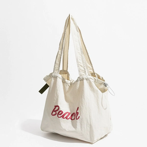 Bolso de playa impermeable de gran capacidad para viajes familiares duradero de nailon con logotipo personalizado al por mayor, bolso de playa de verano para mujer - Product Image 2