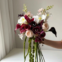Buket Pengantin Elegan Putih Cosmos Peony yang Dapat Disesuaikan, Anggrek Burgundy, Calla Lily, Amaranthus & Dekorasi Pernikahan Romantis