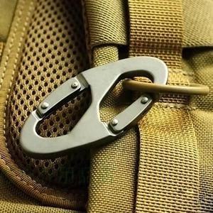 Mosquetón en Forma de 8 de Aleación de Aluminio, Capacidad de Carga de 75 kg, Hebilla para Llavero, Accesorio Táctico Universal para Uso en Exteriores - Product Image 1