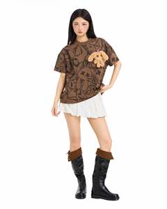 Camiseta Chouchou Rabbit Tee Marrón con Cuello Redondo, Corte Holgado, Impresión en Serigrafía y Detalle <span class=keywords><strong>de</strong></span> Parche <span class=keywords><strong>de</strong></span> <span class=keywords><strong>Conejo</strong></span> <span class=keywords><strong>de</strong></span> Peluche Suave y Esponjoso - Product Image 5