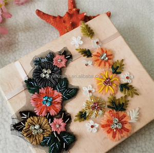 Parches decorativos de tela <span class=keywords><strong>con</strong></span> cuentas hechas a mano <span class=keywords><strong>con</strong></span> bordado de <span class=keywords><strong>flores</strong></span> transparentes, de colores versátiles, a la moda - Product Image 2