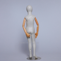 Maniquí de Bebé Jasmine con Cabeza y Manos de Madera, Modelo de Fibra de Vidrio de Cuerpo Completo para Exhibición de Ropa, Base de Acero Inoxidable