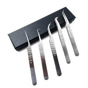 Pinzas de Alta Calidad para Extensión de Pestañas, Acero Inoxidable, Logotipo Personalizado, Diseño de Corazón, Acabado Plateado, Empaque en Caja Negra - Product Image 4