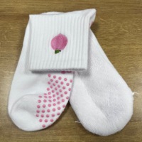 Nouveau Style femmes coton Grip chaussettes respirant brodé Yoga Gym chaussettes Logo personnalisé anti-dérapant conception antidérapante chaussettes mignonnes