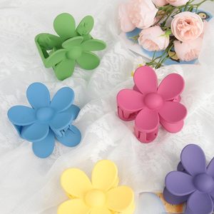 Toptan Saç Aksesuarları Şık Plastik Toka Şeker Renkli Buzlu Çiçek Orta Boy Saç Pençesi Kadınlar ve Kızlar İçin - Product Image 3