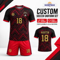 Maillot de football personnalisé 160 GSM respirant à séchage rapide, avec logo brodé et nom et numéro par transfert thermique pour équipes de club, OEM