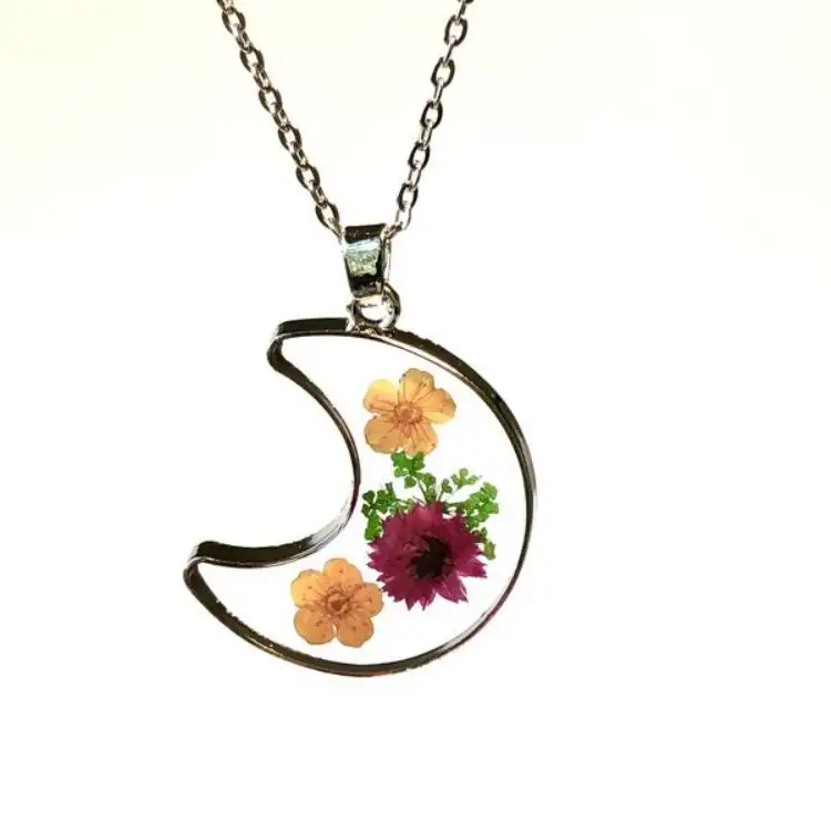2022 Fashion moon shape real dry flower resin acrylic necklace stainless steel chain pendant
