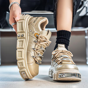 Chaussures de skate punk métalliques de luxe léger 2026, grande taille, talon épais, rehaussant, respirantes, en cuir, streetwear, chaussures de sport pour hommes - Product Image 3