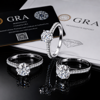 Bague de fiançailles et de mariage classique pour femme en argent sterling 925 avec moissanite D Color VVS1, taille brillant rond 1 carat, sertie 4 griffes et pavée