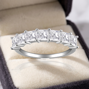 Anillo Adodo de Plata 925 Chapado en Oro Blanco con Engaste de Garras, Corte Princesa, Moissanita de 2 Quilates VVS1 Color D, 5 Piedras, Certificado GRA - Product Image 1