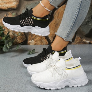 Baskets décontractées légères et confortables pour femmes en maille respirante (tailles 36-43) – Multicolores, pour la marche et les loisirs, avec semelle en plastique - Product Image 3