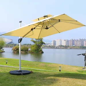 Parapluie commercial en porte-à-faux à rayures DEL Parapluie d'extérieur
