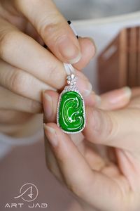 Vintage natürlicher Jadeit-Anhänger mit Heilung sener gie, 18 Karat <span class=keywords><strong>Gold</strong></span>-und Diamant akzenten, eleganter Jade schmuck für besondere Anlässe - Product Image 3