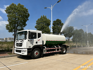 Camión Cisterna de Agua Foton Ligero Diésel 4x2 de 12m para Saneamiento Urbano, Riego de Jardines y Obras de Construcción - Product Image 3