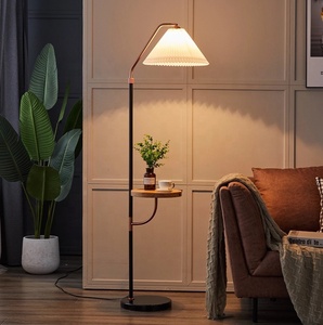 Lampadaire <span class=keywords><strong>sur</strong></span> <span class=keywords><strong>pied</strong></span> en bois de lecture rétro nordique avec Port USB Charge <span class=keywords><strong>sans</strong></span> <span class=keywords><strong>fil</strong></span> abat-jour en tissu - Product Image 4
