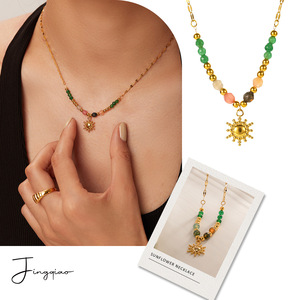 Collar con colgante de sol de piedra natural chapado en oro de estilo europeo con cuentas coloridas para mujer, joyería de moda - Product Image 2