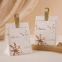 Boîte cadeau de bonbons à motif floral de haute qualité avec poignée pour mariages et événements, type dossier laminé mat pour emballage de chewing-gum et de sucre