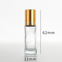 Vente en gros Bouteille de rouleau de parfum vide d'huile essentielle de parfum de 25ml Bouteille en verre de parfum avec boule roulante avec couvercle doré