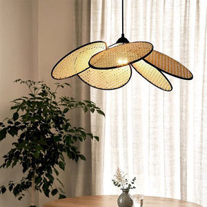 Lustres et suspensions en rotin pliables, adaptés aux ventes en e-commerce - Product Image 1