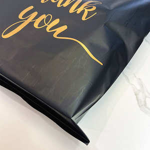 Bolsas de embalaje con asa troquelada de plástico impermeable impresas personalizadas de alta calidad para exposición de supermercado compras plegables negras - Product Image 5