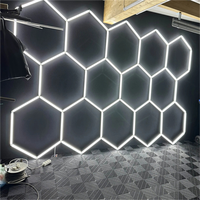 Luminaire de bureau LED hexagonal avec détails en nid d'abeille pour entrepôt et jardin, montage au plafond/au mur