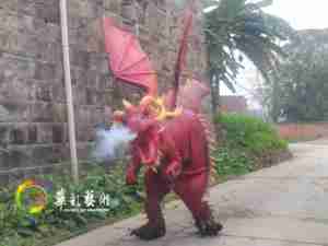 Costume de <span class=keywords><strong>dragon</strong></span> volant rouge <span class=keywords><strong>avec</strong></span> fonction de pulvérisation de fumée pour parc d'attractions - Product Image 3