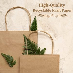 Sacs en papier kraft classiques de haute qualité, fournis par l'usine, avec impression numérique, biodégradables, réutilisables, logo personnalisé pour vêtements et chaussures - Product Image 3