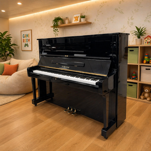 Piano Vertical U1H Usado, Hecho en Japón, 121 cm, 88 Teclas, Negro Brillante, Piano Acústico en Venta - Product Image 1