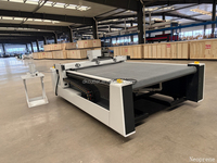 3m Breite PVC-Stoff-Schneidemaschine Großformat-CNC-Messerschneider für Industrietüren und Rolltüren Stoffschneidemaschine