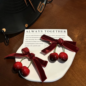 Forcina di velluto con fiocco rosso ciliegia, piena di femminilità, forcina mezza legata per ragazze nella parte posteriore della testa all'ingrosso - Product Image 5